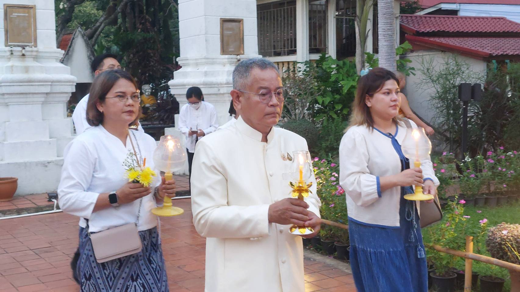 พช.น่าน ร่วมพิธีเจริญพุทธมนต์ เวียนเทียน เนื่องในวันอาสาฬหบูชาและวันเข้าพรรษา ประจำปี 2568