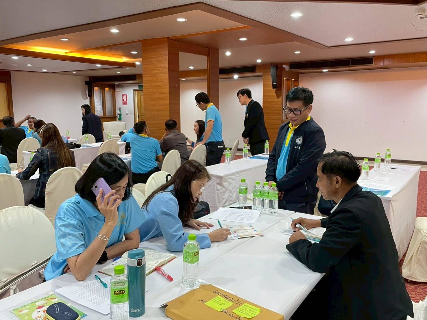 พช.น่าน ร่วมประชุมเชิงปฏิบัติการ ขับเคลื่อนฟื้นฟูหมู่บ้านกองทุนแม่ของแผ่นดิน เตรียมพร้อมสู่มหกรรมระดับชาติ ปี 2568