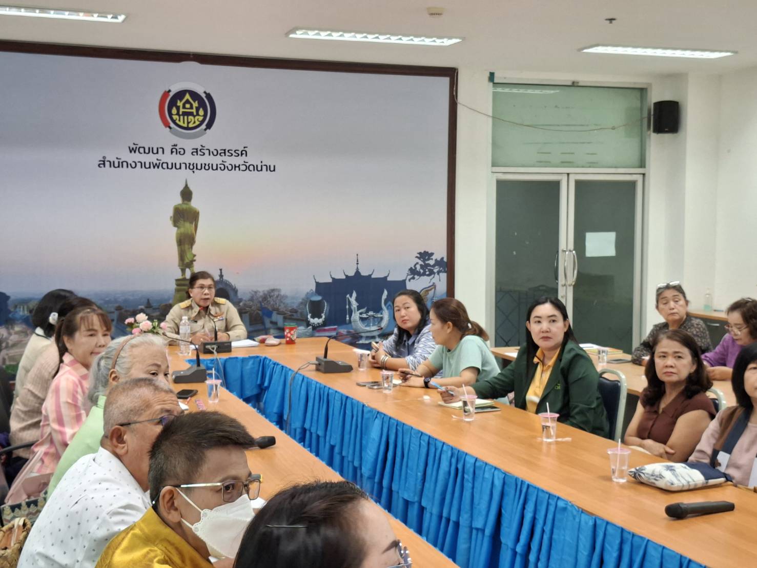 พช.น่าน ประชุมเตรียมความพร้อมงาน OTOP ศิลปาชีพ ประทีปไทย “ก้าวไกลด้วยพระบารมี” พร้อมขยายตลาดและผลักดันผู้ประกอบการสู่เวทีระดับชาติ