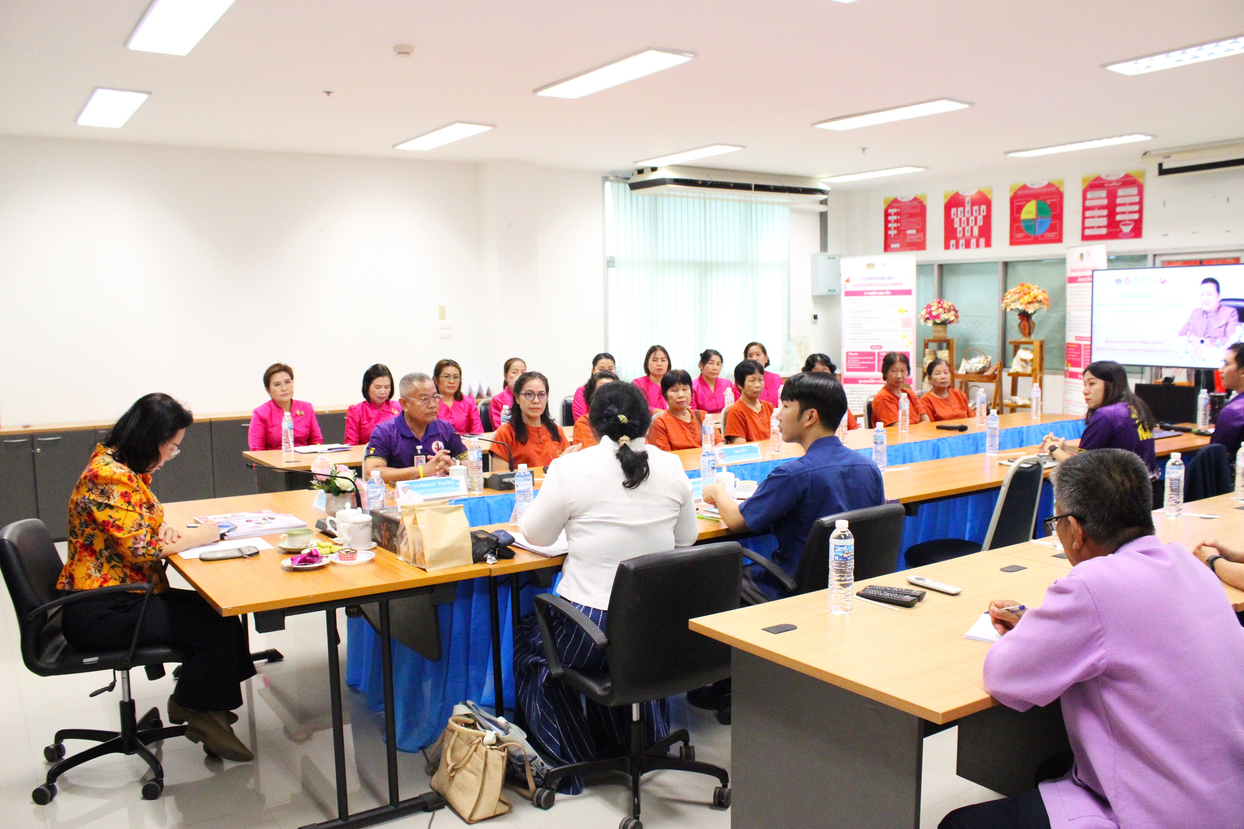 “ผู้ตรวจราชการ พช. ลงพื้นที่น่าน คัดเลือกคนกองทุนสตรีดีเด่น หนุนบทบาทสตรีในงานพัฒนาชุมชนอย่างยั่งยืน”