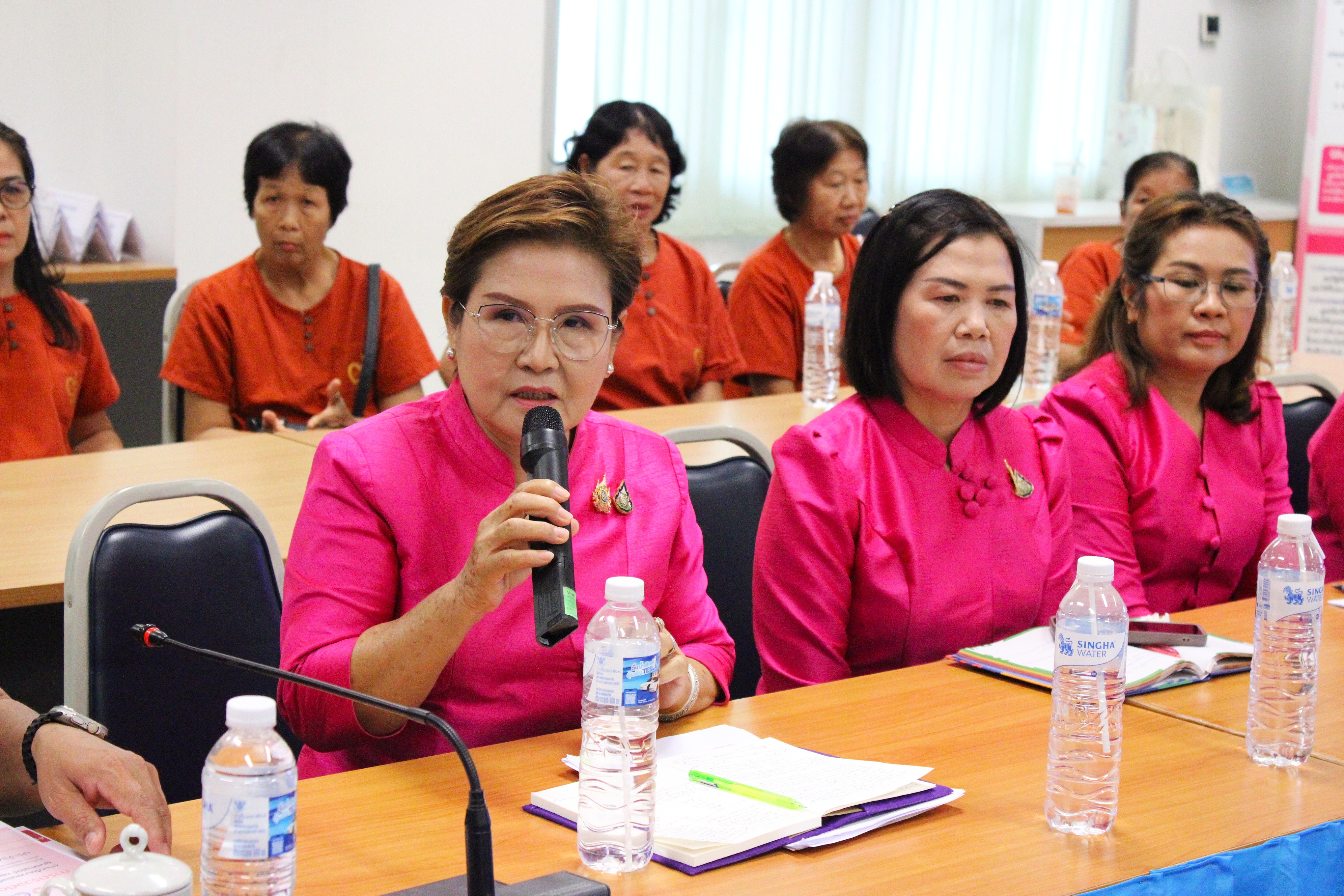 “ผู้ตรวจราชการ พช. ลงพื้นที่น่าน คัดเลือกคนกองทุนสตรีดีเด่น หนุนบทบาทสตรีในงานพัฒนาชุมชนอย่างยั่งยืน”