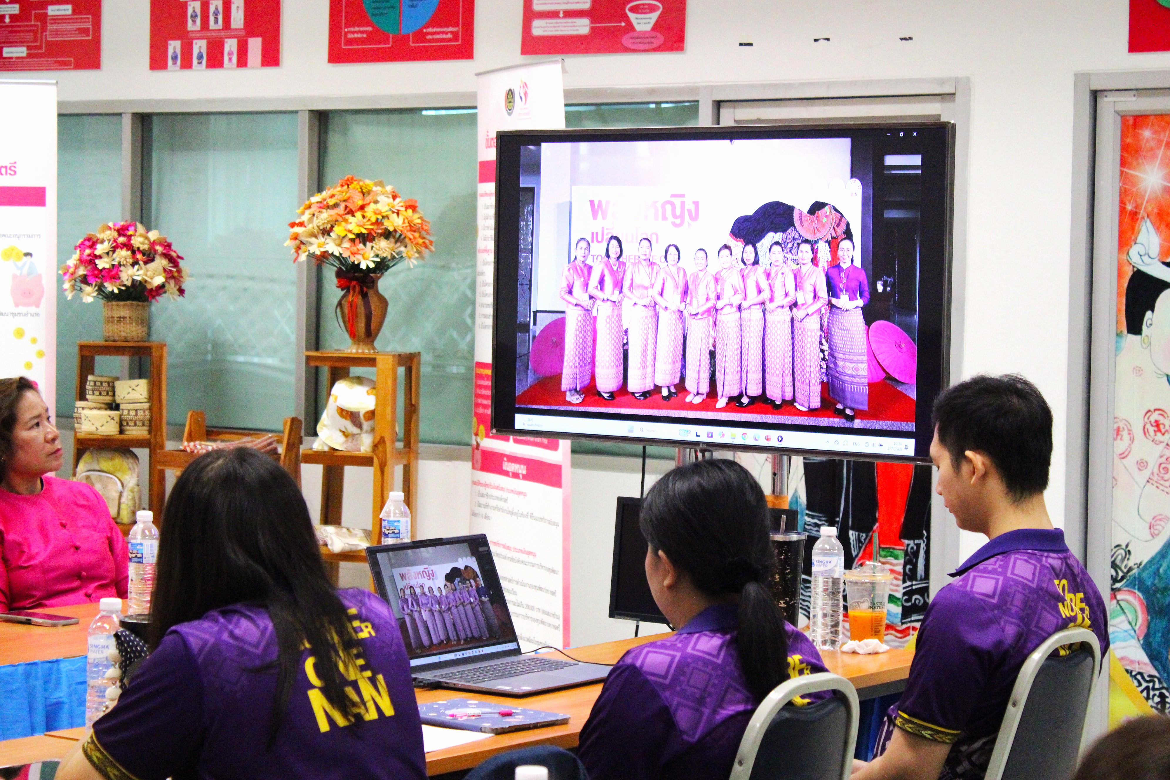 “ผู้ตรวจราชการ พช. ลงพื้นที่น่าน คัดเลือกคนกองทุนสตรีดีเด่น หนุนบทบาทสตรีในงานพัฒนาชุมชนอย่างยั่งยืน”