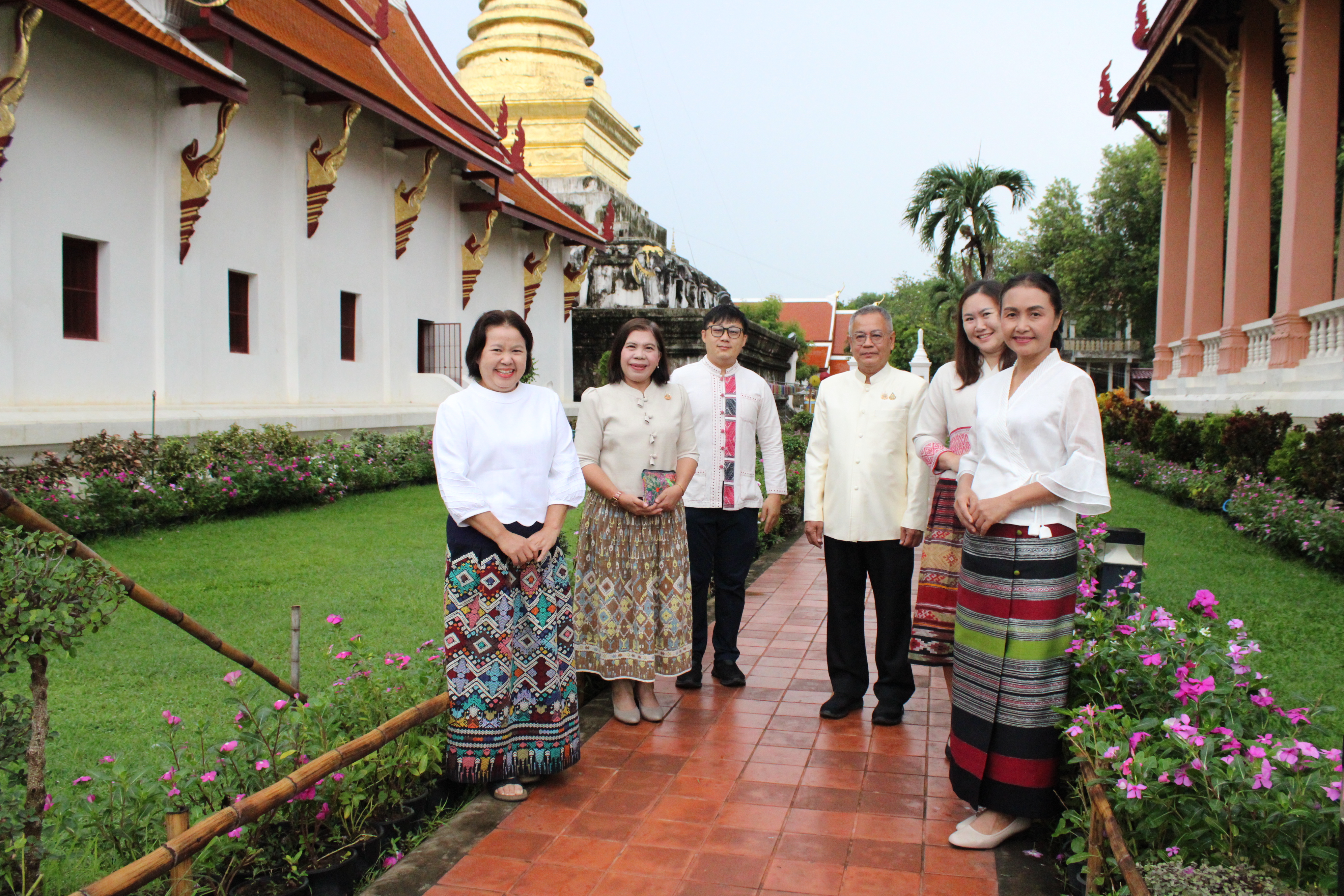 พช.น่าน ร่วมกิจกรรมทำบุญตักบาตรวันอาสาฬหบูชาและวันเข้าพรรษา ประจำปี 2568 ร่วมสืบสานประเพณีพุทธศาสนา