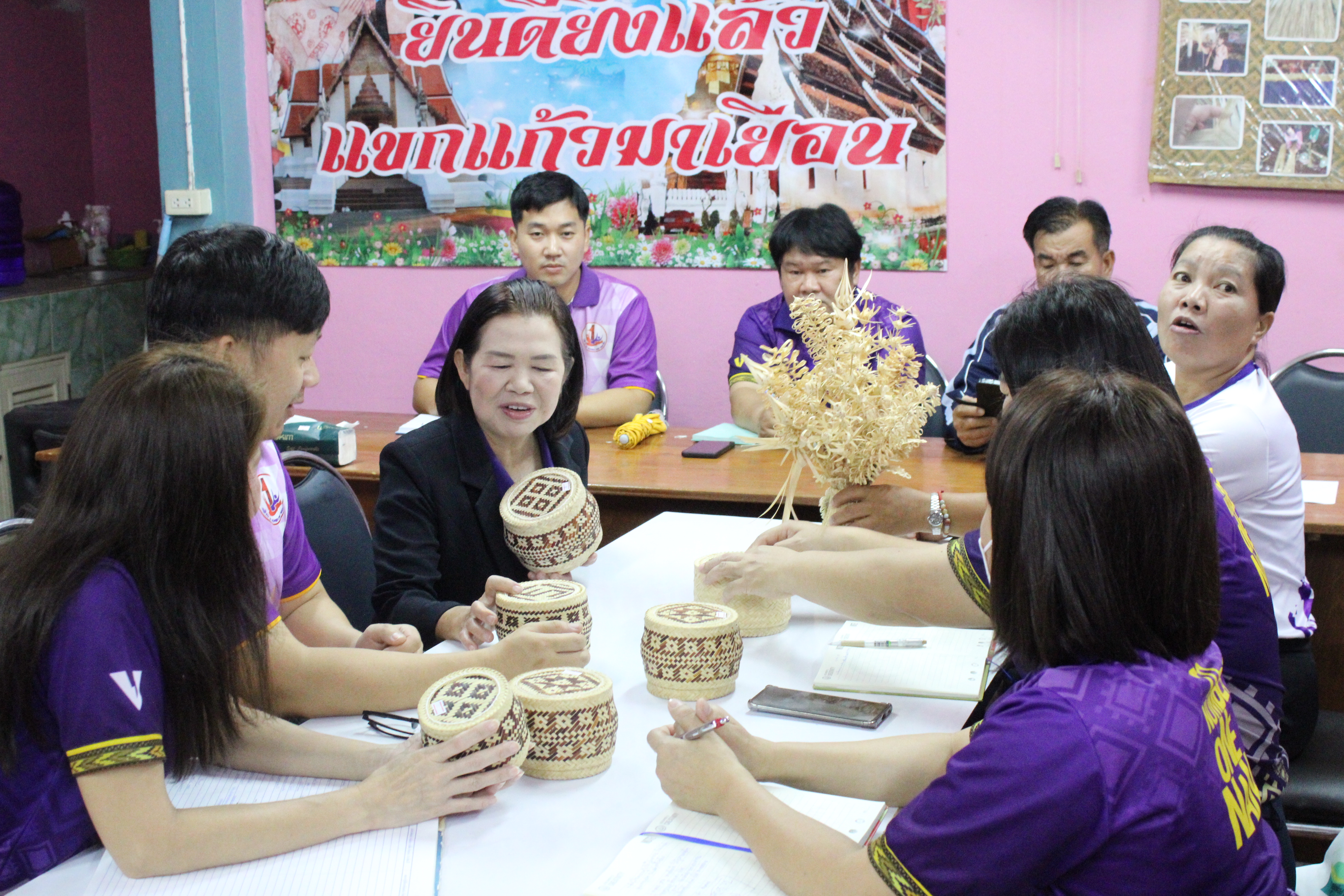 พช.น่าน ลงพื้นที่ติดตามกลุ่มจักสานบ้านปัวชัย ต่อยอดอาชีพ สร้างรายได้ ตามโครงการสารสนเทศตำบลต้นแบบเพื่อพัฒนาคุณภาพชีวิต