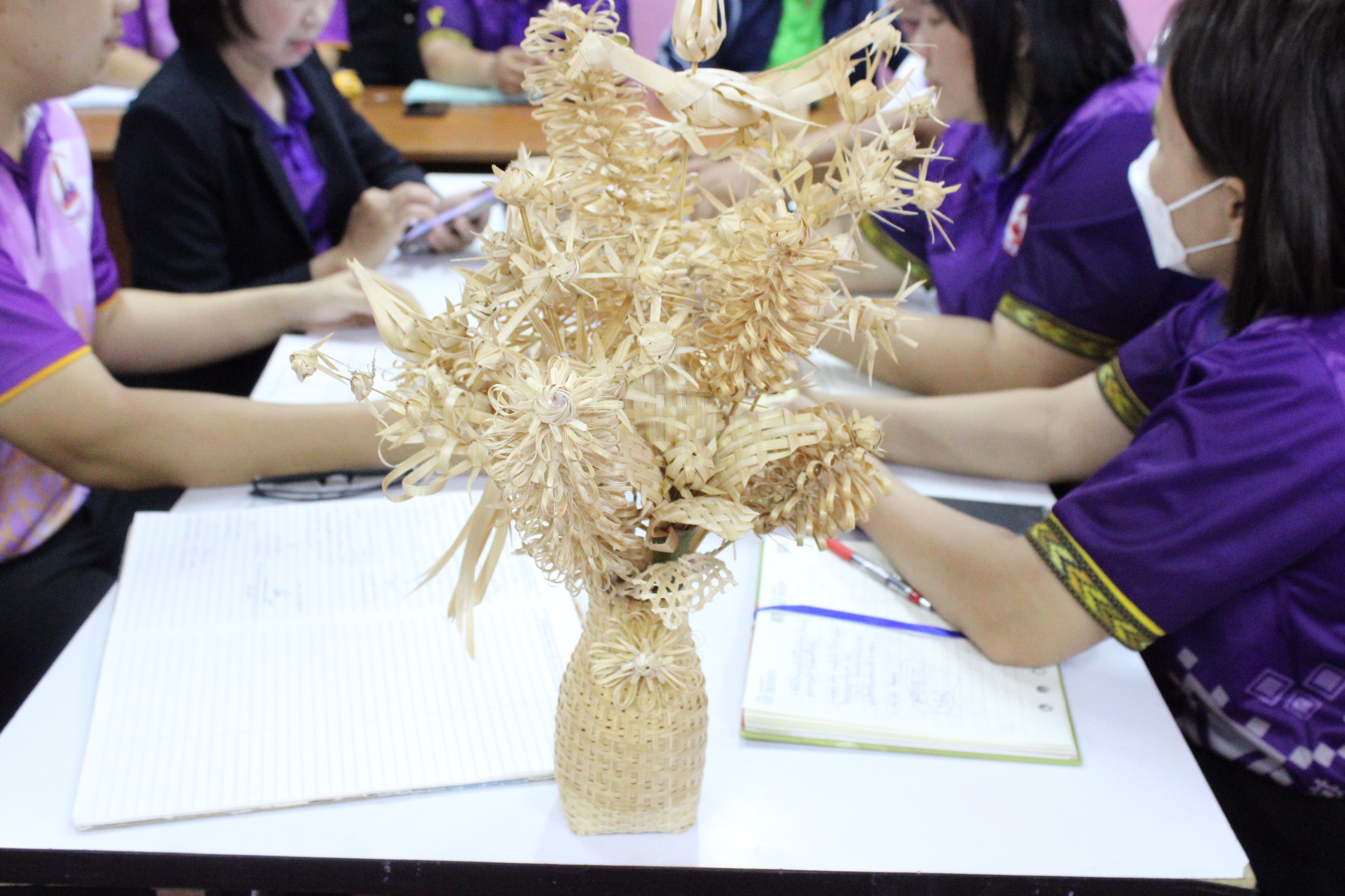 พช.น่าน ลงพื้นที่ติดตามกลุ่มจักสานบ้านปัวชัย ต่อยอดอาชีพ สร้างรายได้ ตามโครงการสารสนเทศตำบลต้นแบบเพื่อพัฒนาคุณภาพชีวิต