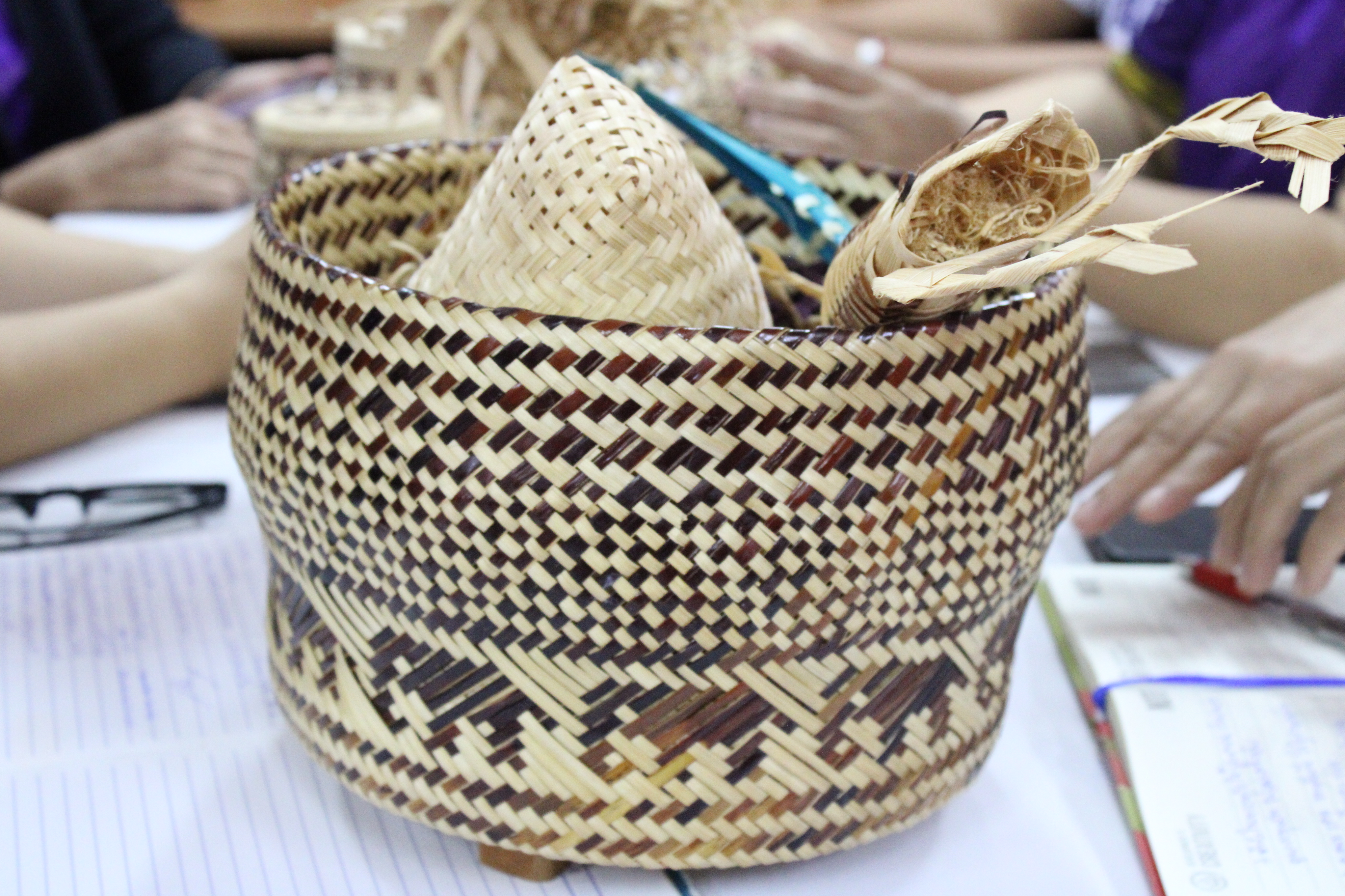 พช.น่าน ลงพื้นที่ติดตามกลุ่มจักสานบ้านปัวชัย ต่อยอดอาชีพ สร้างรายได้ ตามโครงการสารสนเทศตำบลต้นแบบเพื่อพัฒนาคุณภาพชีวิต