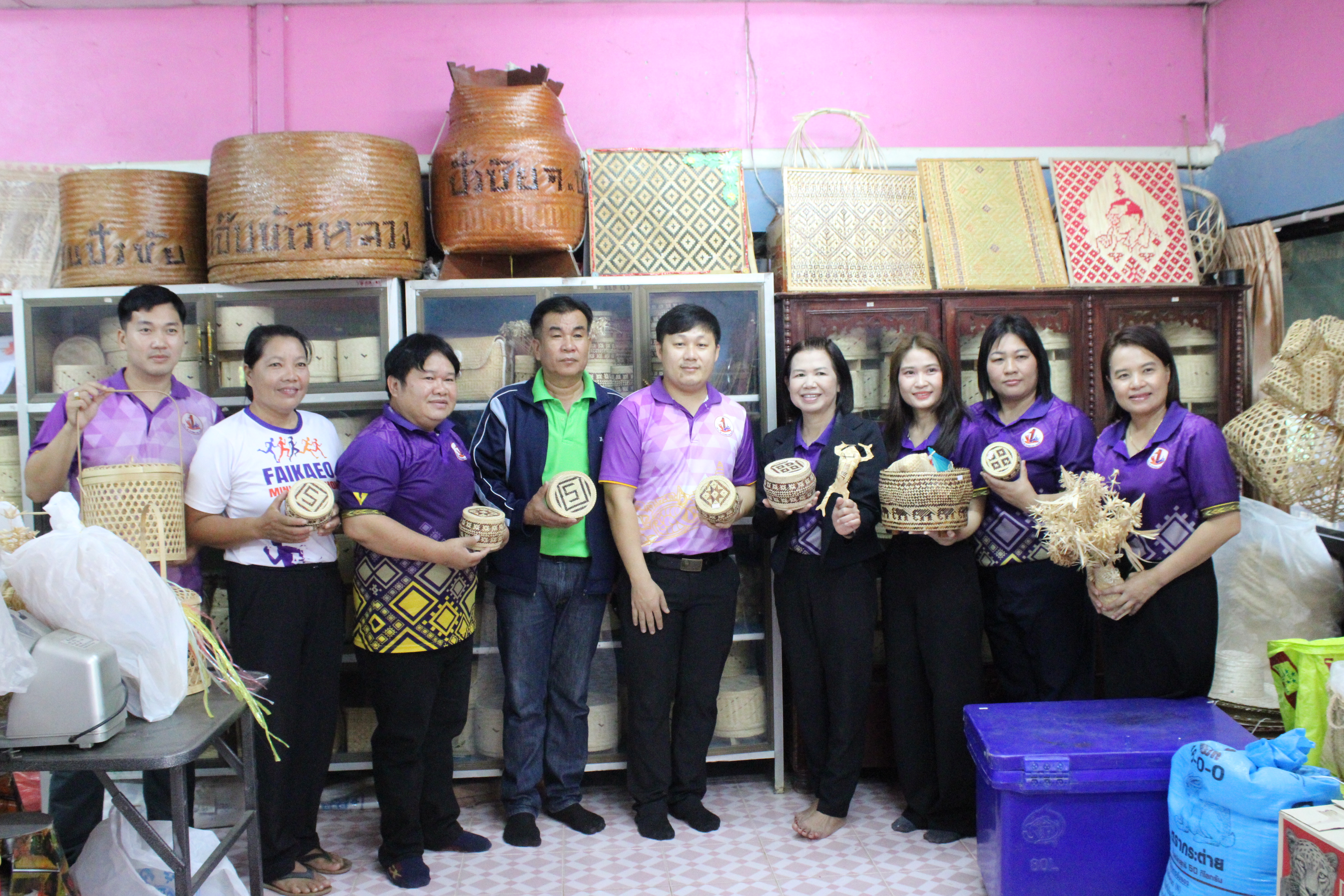 พช.น่าน ลงพื้นที่ติดตามกลุ่มจักสานบ้านปัวชัย ต่อยอดอาชีพ สร้างรายได้ ตามโครงการสารสนเทศตำบลต้นแบบเพื่อพัฒนาคุณภาพชีวิต