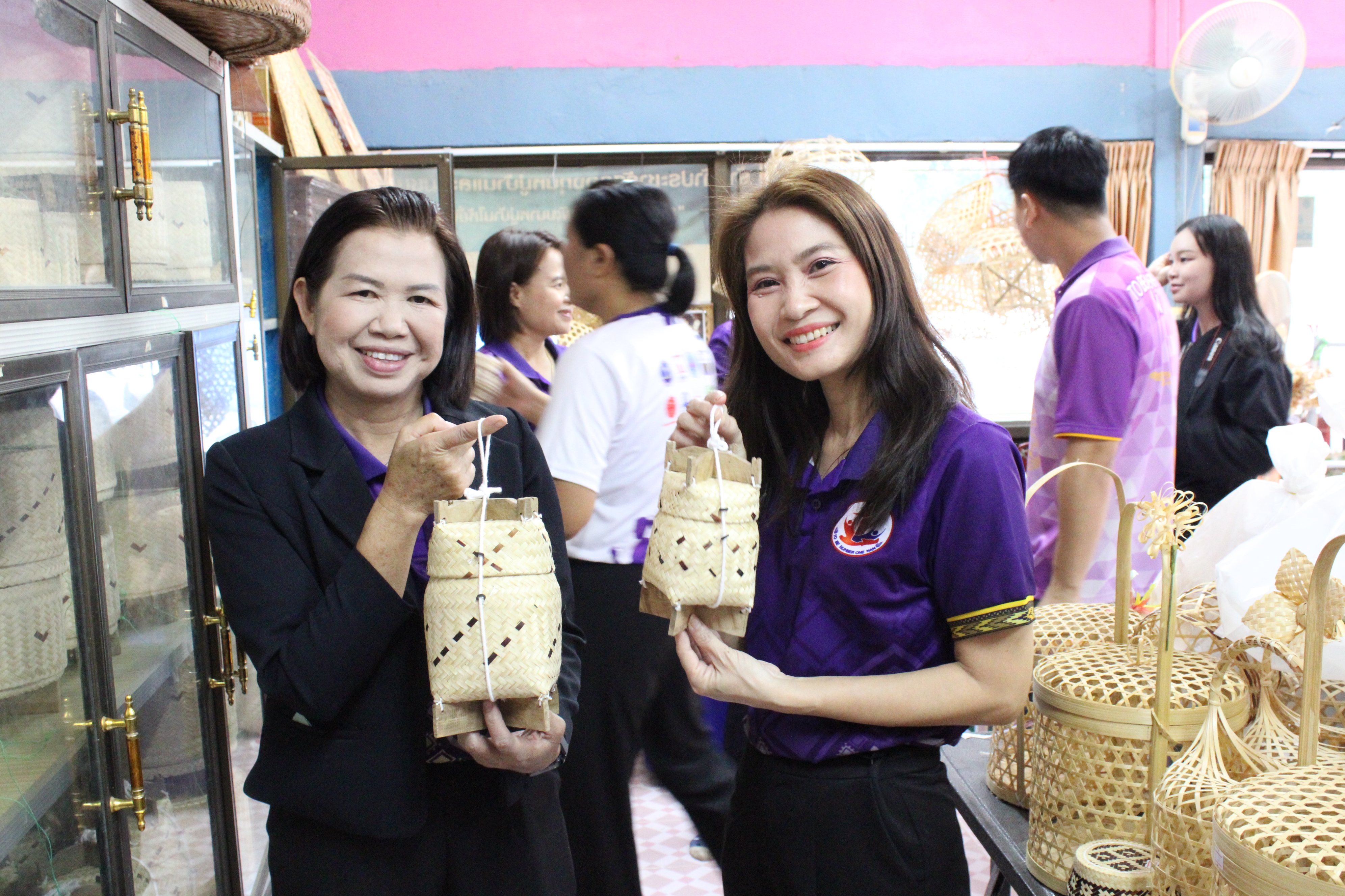 พช.น่าน ลงพื้นที่ติดตามกลุ่มจักสานบ้านปัวชัย ต่อยอดอาชีพ สร้างรายได้ ตามโครงการสารสนเทศตำบลต้นแบบเพื่อพัฒนาคุณภาพชีวิต