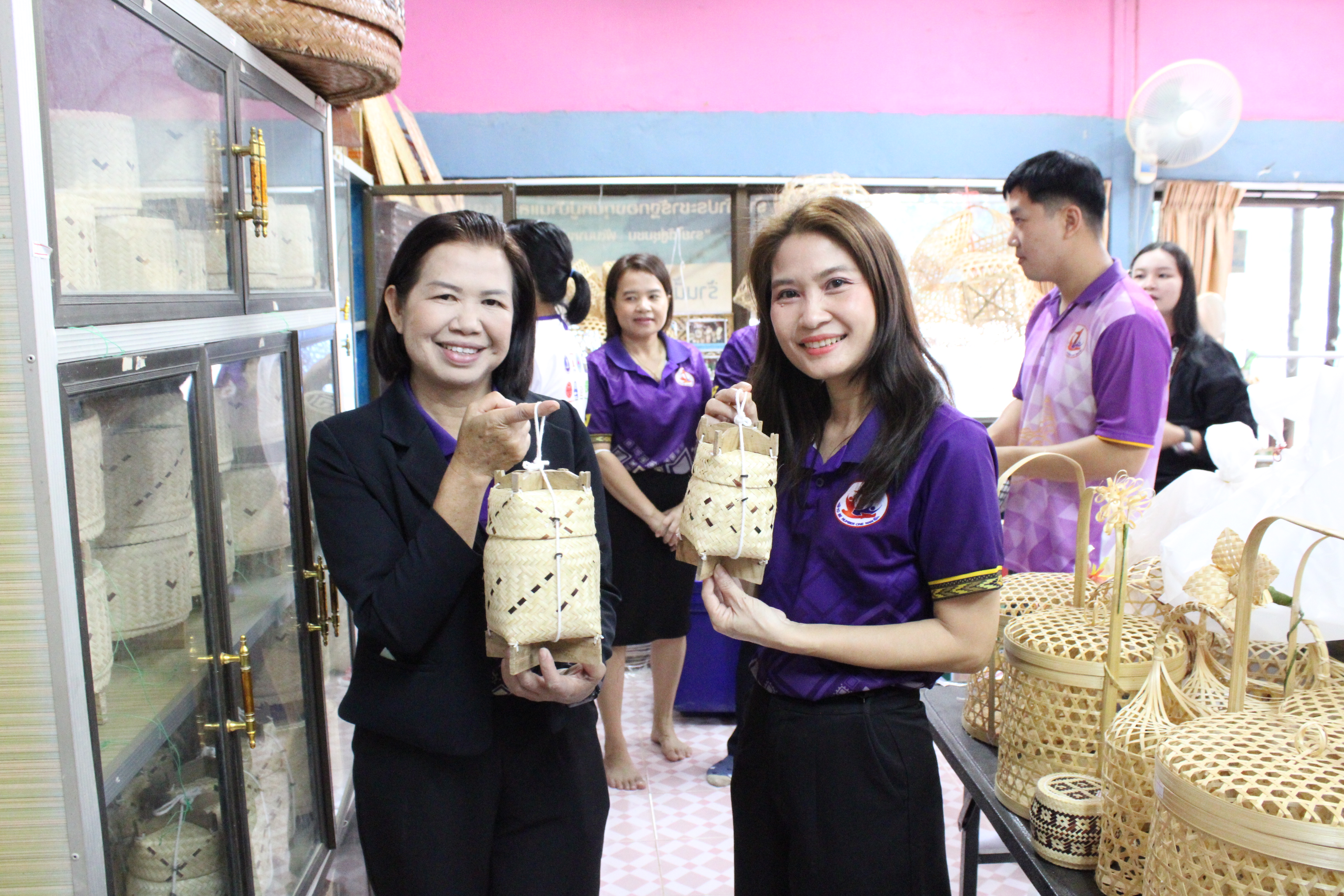 พช.น่าน ลงพื้นที่ติดตามกลุ่มจักสานบ้านปัวชัย ต่อยอดอาชีพ สร้างรายได้ ตามโครงการสารสนเทศตำบลต้นแบบเพื่อพัฒนาคุณภาพชีวิต