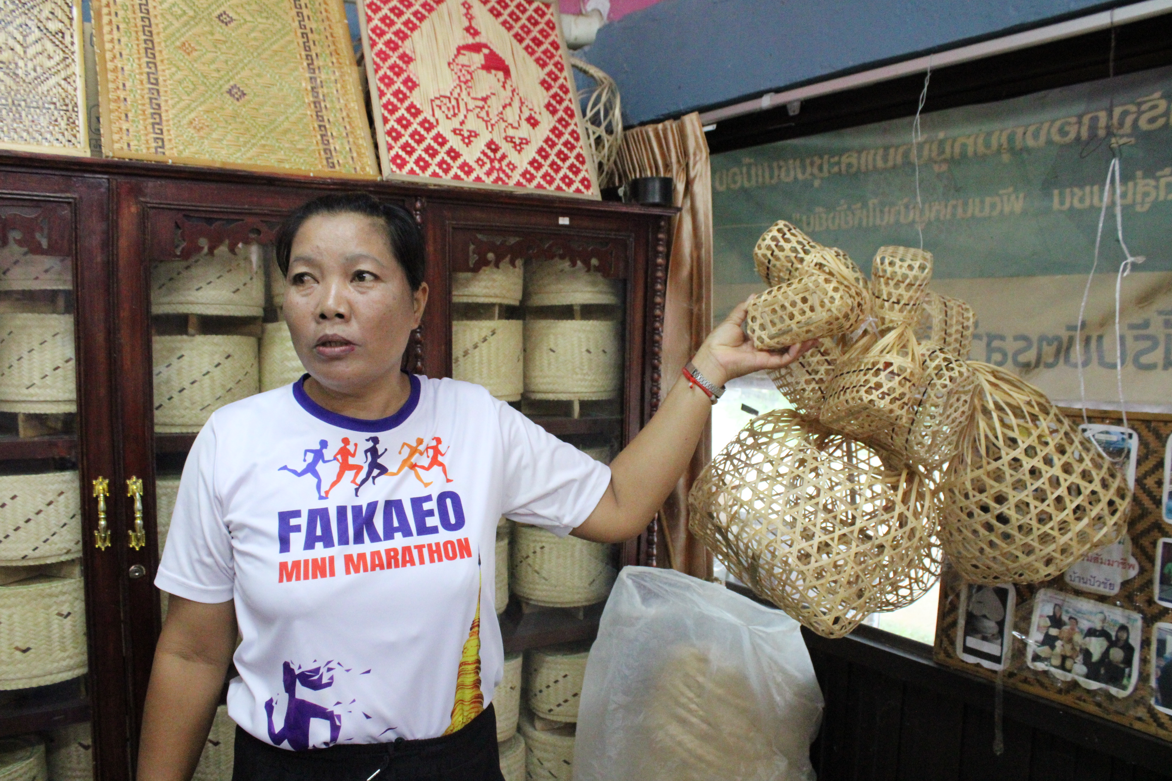 พช.น่าน ลงพื้นที่ติดตามกลุ่มจักสานบ้านปัวชัย ต่อยอดอาชีพ สร้างรายได้ ตามโครงการสารสนเทศตำบลต้นแบบเพื่อพัฒนาคุณภาพชีวิต