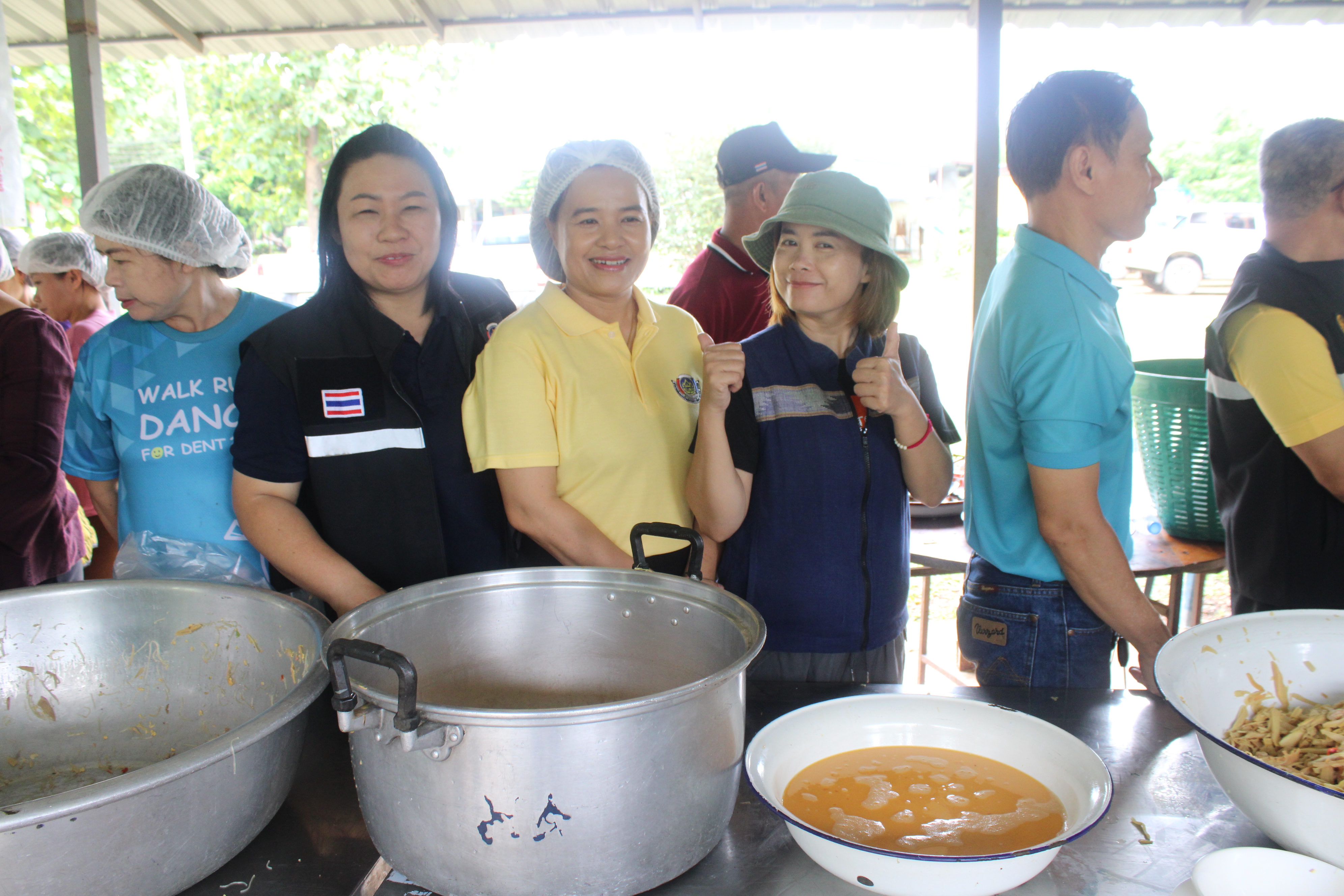 พัฒนาการจังหวัดน่าน ลงพื้นที่ติดตามและให้กำลังใจอาสาสมัคร “โรงครัวพระราชทานมูลนิธิอาสาเพื่อนพึ่ง (ภาฯ) ยามยาก สภากาชาดไทย”