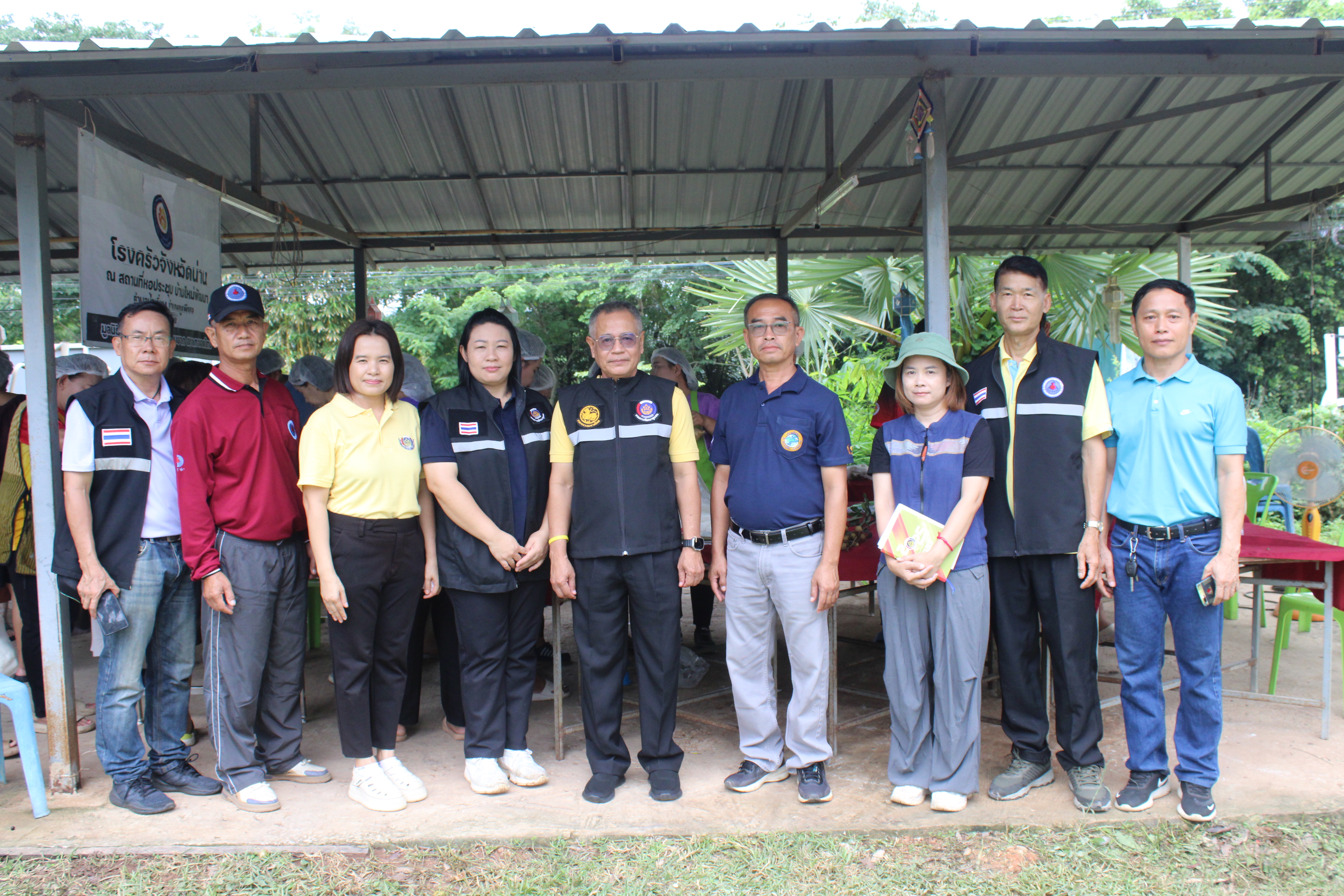 พัฒนาการจังหวัดน่าน ลงพื้นที่ติดตามและให้กำลังใจอาสาสมัคร “โรงครัวพระราชทานมูลนิธิอาสาเพื่อนพึ่ง (ภาฯ) ยามยาก สภากาชาดไทย”