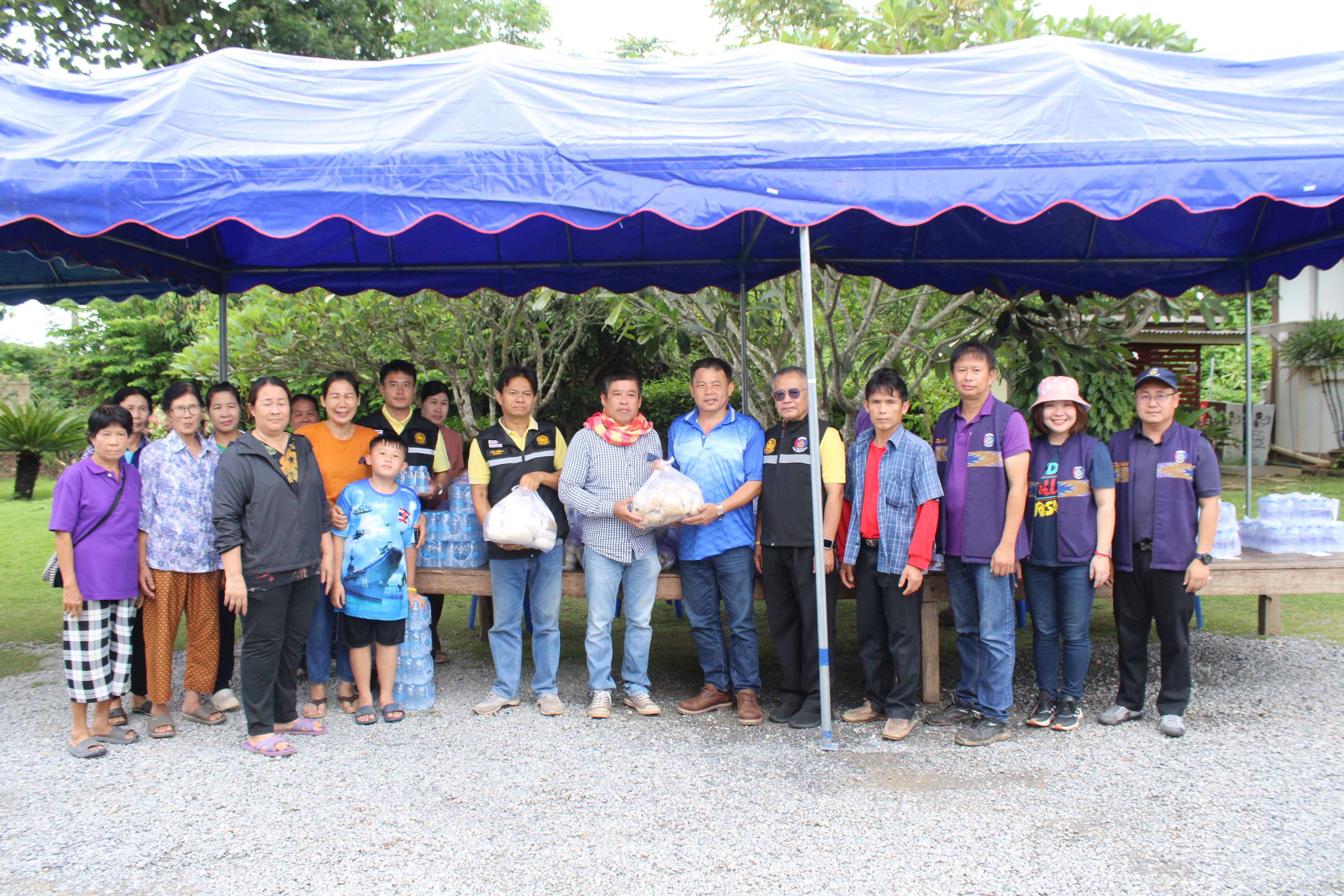 พัฒนาการจังหวัดน่าน ลงพื้นที่ติดตามและให้กำลังใจอาสาสมัคร “โรงครัวพระราชทานมูลนิธิอาสาเพื่อนพึ่ง (ภาฯ) ยามยาก สภากาชาดไทย”