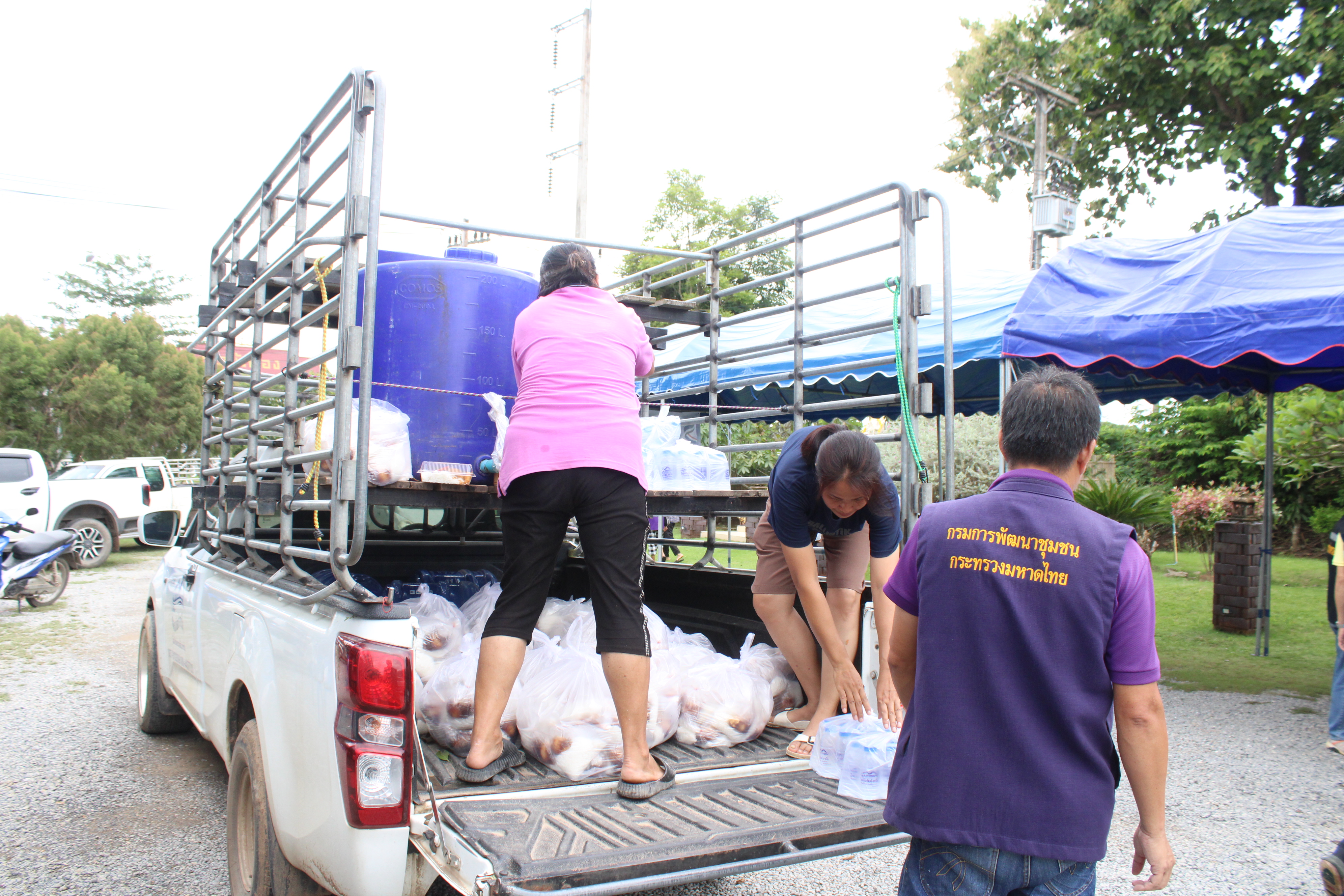 พัฒนาการจังหวัดน่าน ลงพื้นที่ติดตามและให้กำลังใจอาสาสมัคร “โรงครัวพระราชทานมูลนิธิอาสาเพื่อนพึ่ง (ภาฯ) ยามยาก สภากาชาดไทย”