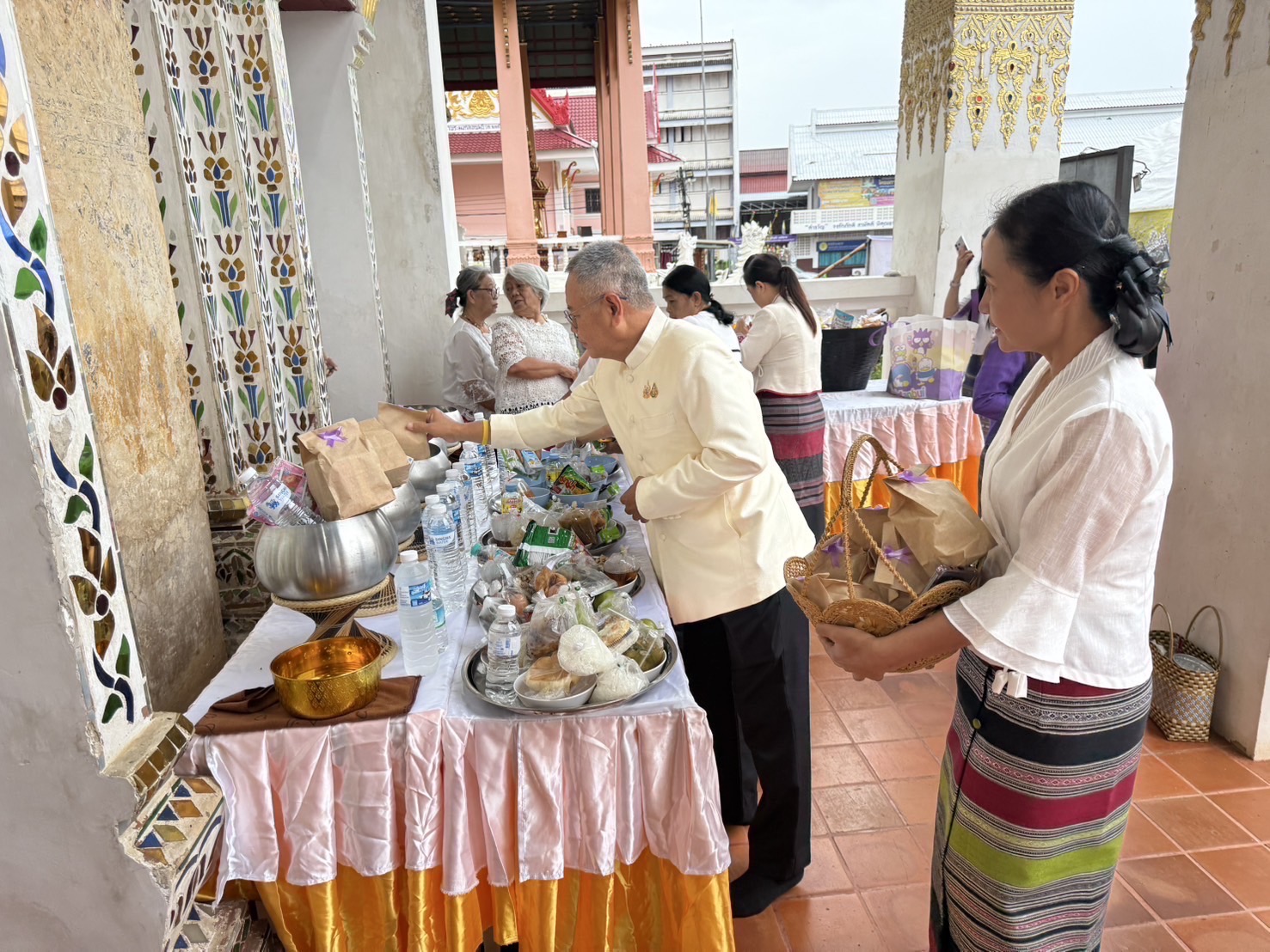 พช.น่าน ร่วมกิจกรรมทำบุญตักบาตรวันอาสาฬหบูชาและวันเข้าพรรษา ประจำปี 2568 ร่วมสืบสานประเพณีพุทธศาสนา