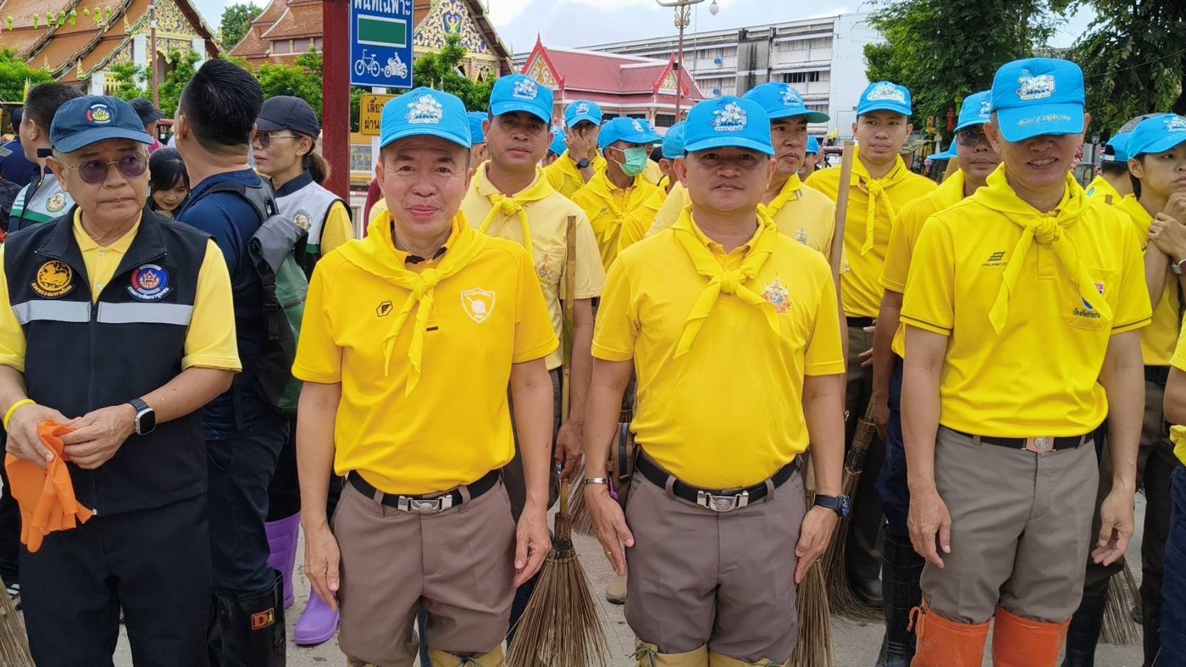 พช.น่าน ร่วมกิจกรรม “Big Cleaning Day” ฟื้นฟูเมืองน่านหลังน้ำลด โดยการสนับสนุนจากมูลนิธิอาสาเพื่อนพึ่ง (ภาฯ) ยามยาก สภากาชาดไทย