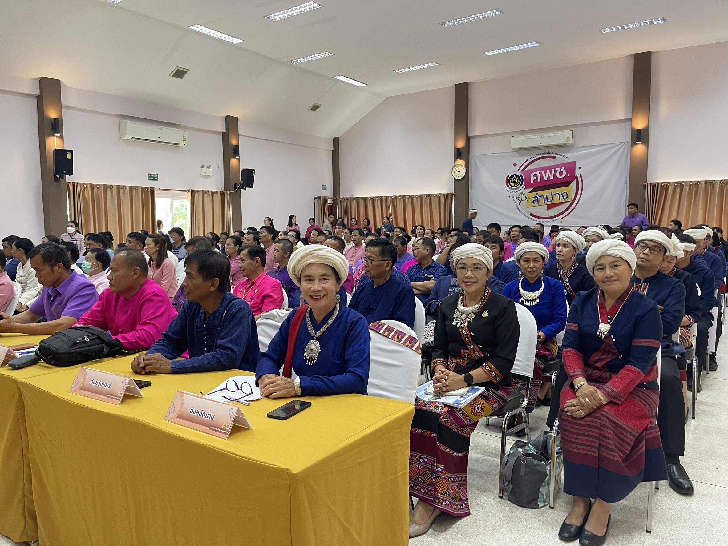 พช.น่าน นำผู้นำชุมชน ตำบลงอบ อำเภอทุ่งช้าง ร่วมนำเสนอความสำเร็จโครงการสร้างความมั่นคงทางอาหาร ในงานมหกรรมผู้นำการเปลี่ยนแปลงระดับศูนย์ฯ ลำปาง