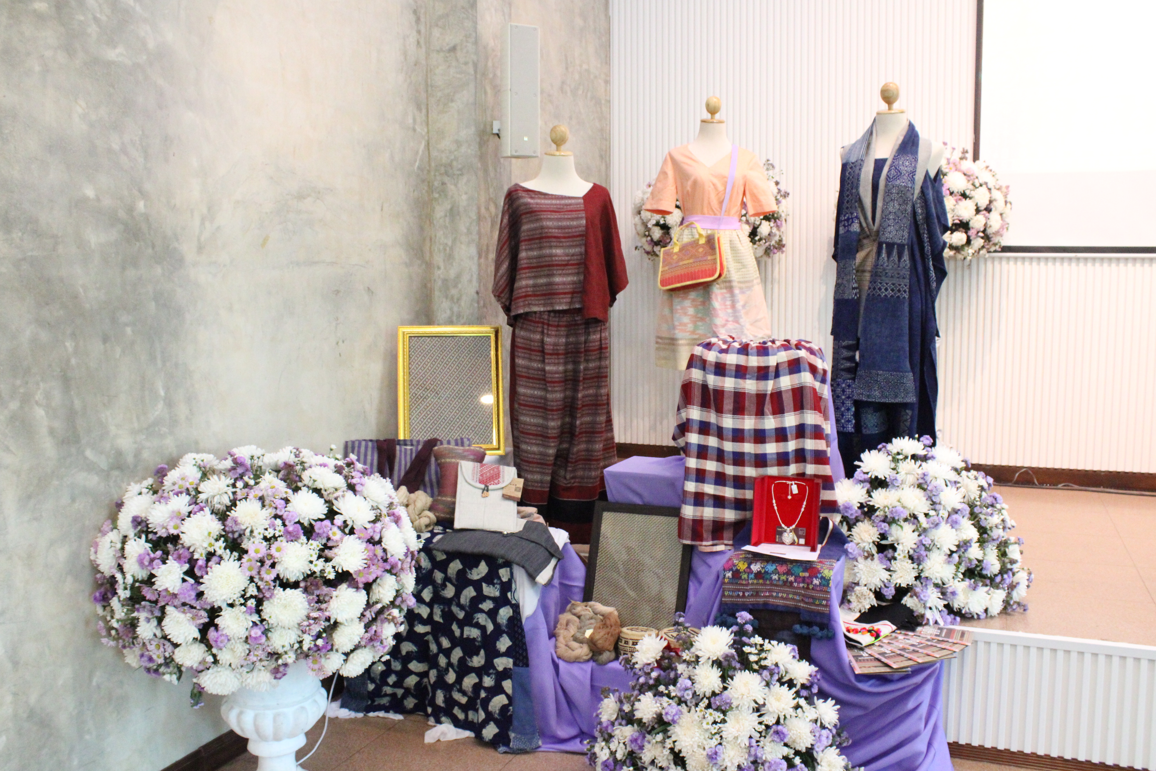 จังหวัดน่าน จัดกิจกรรมประกวดผ้าลายพระราชทาน “ผ้าลายศิริราชพัสตราภรณ์” และงานหัตถกรรมระดับจังหวัด ประจำปี 2568