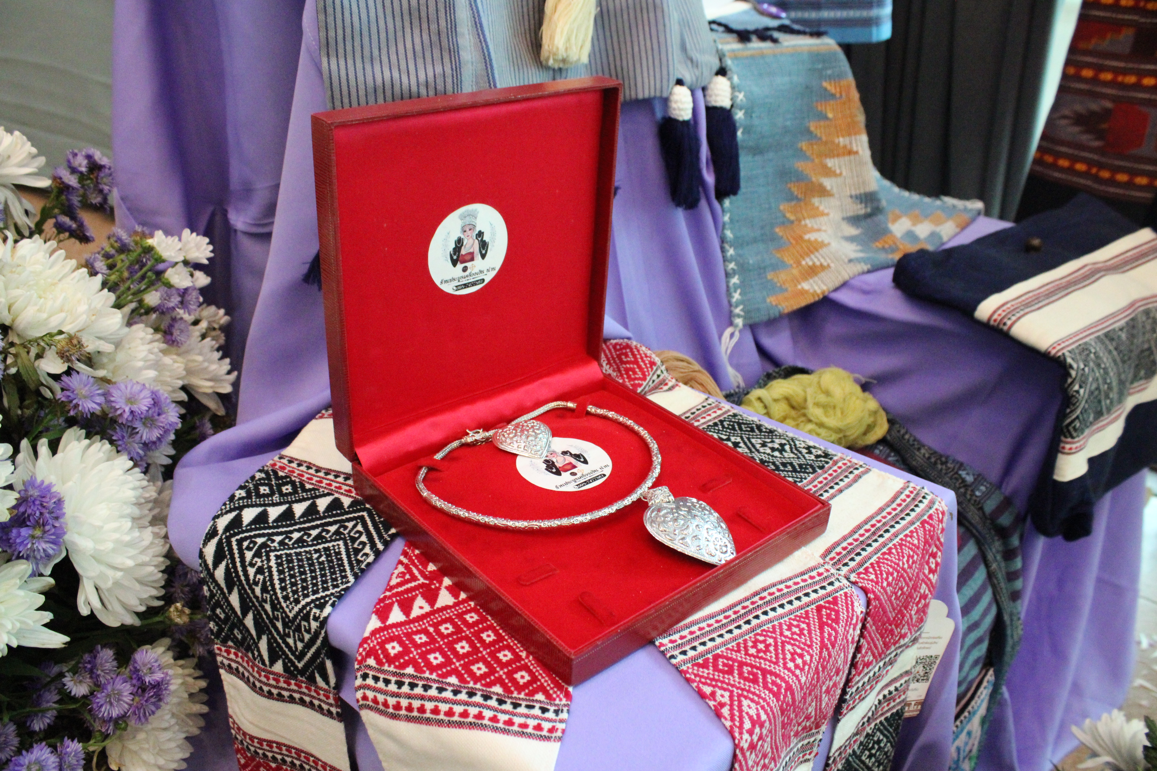 จังหวัดน่าน จัดกิจกรรมประกวดผ้าลายพระราชทาน “ผ้าลายศิริราชพัสตราภรณ์” และงานหัตถกรรมระดับจังหวัด ประจำปี 2568