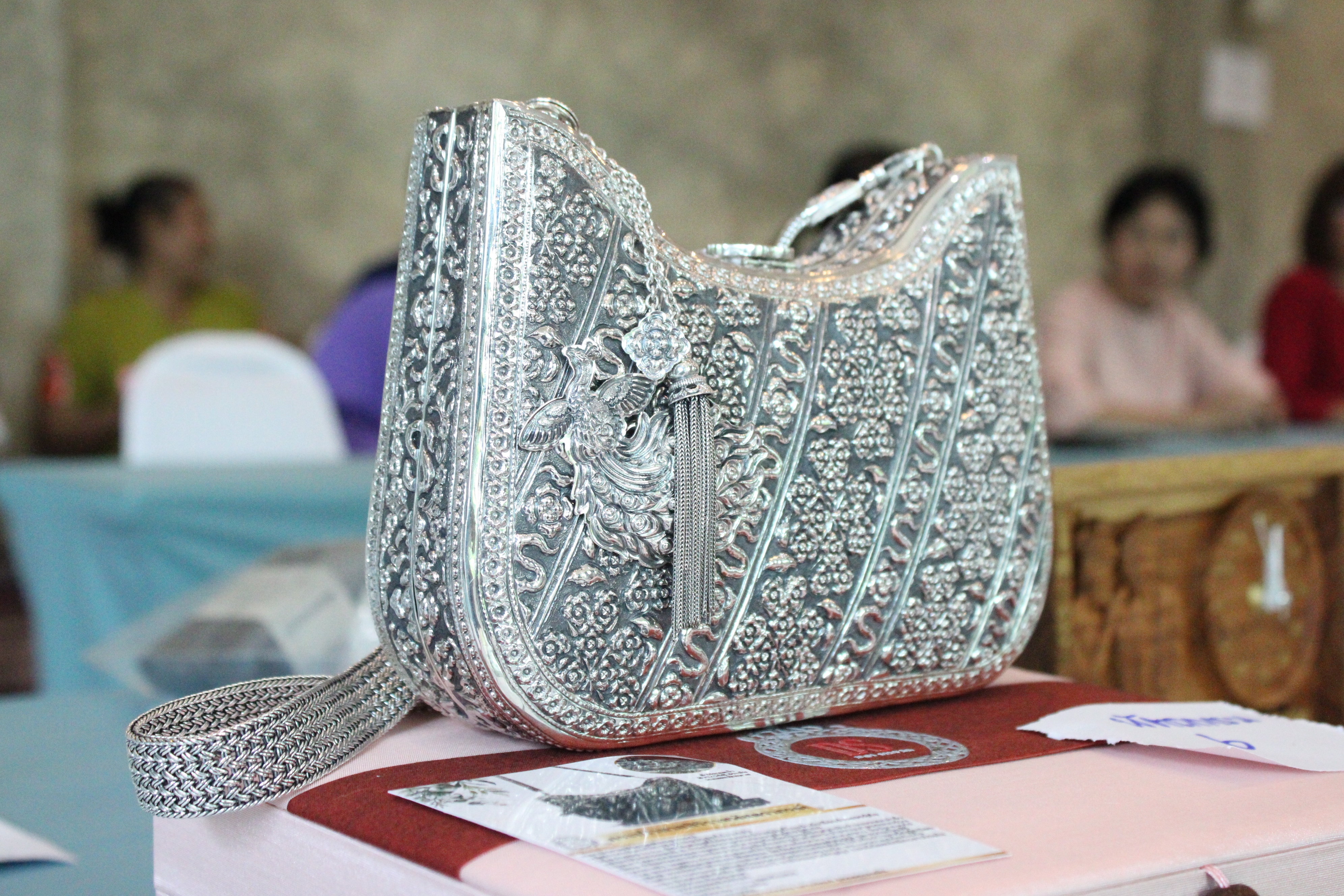 จังหวัดน่าน จัดกิจกรรมประกวดผ้าลายพระราชทาน “ผ้าลายศิริราชพัสตราภรณ์” และงานหัตถกรรมระดับจังหวัด ประจำปี 2568