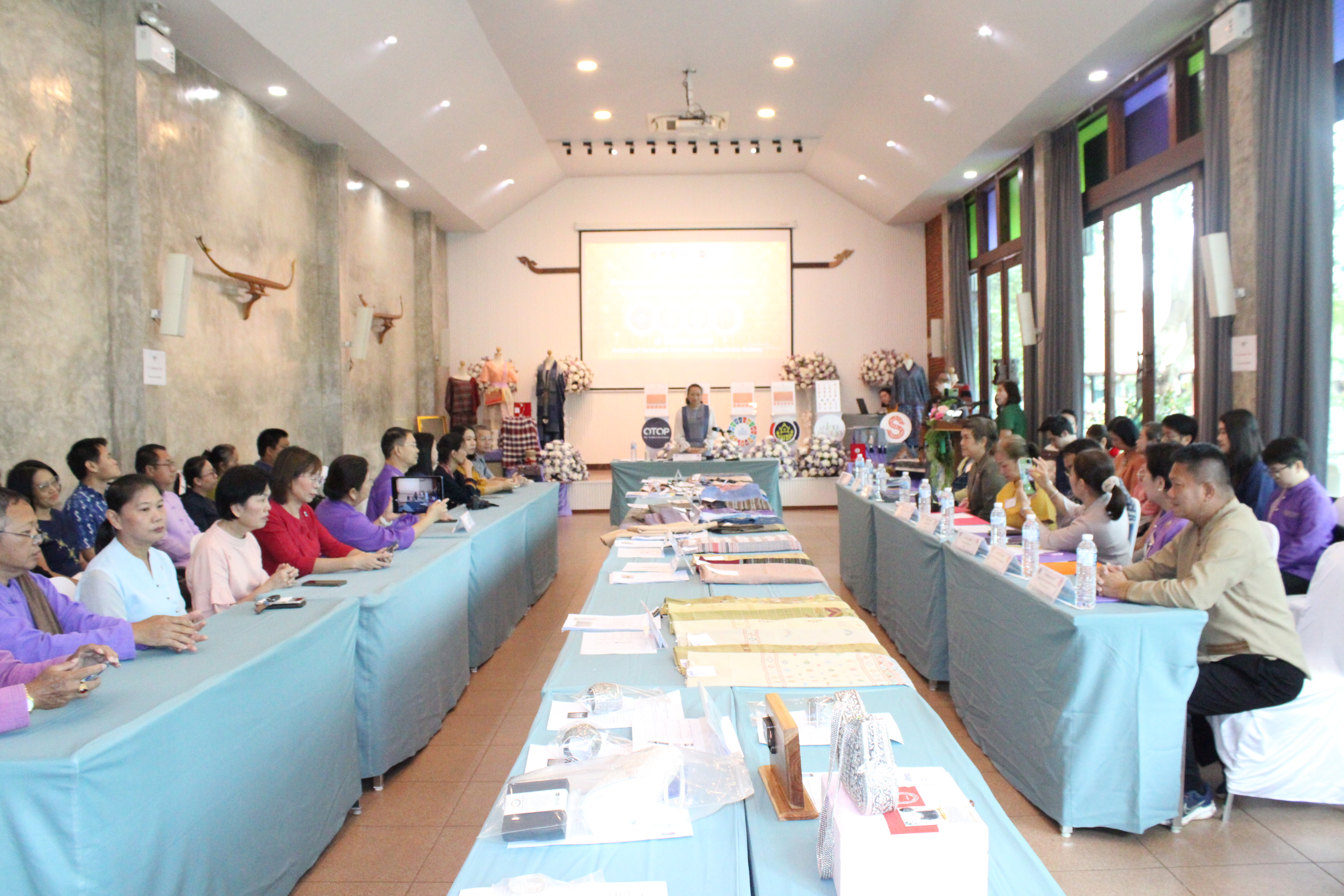 จังหวัดน่าน จัดกิจกรรมประกวดผ้าลายพระราชทาน “ผ้าลายศิริราชพัสตราภรณ์” และงานหัตถกรรมระดับจังหวัด ประจำปี 2568