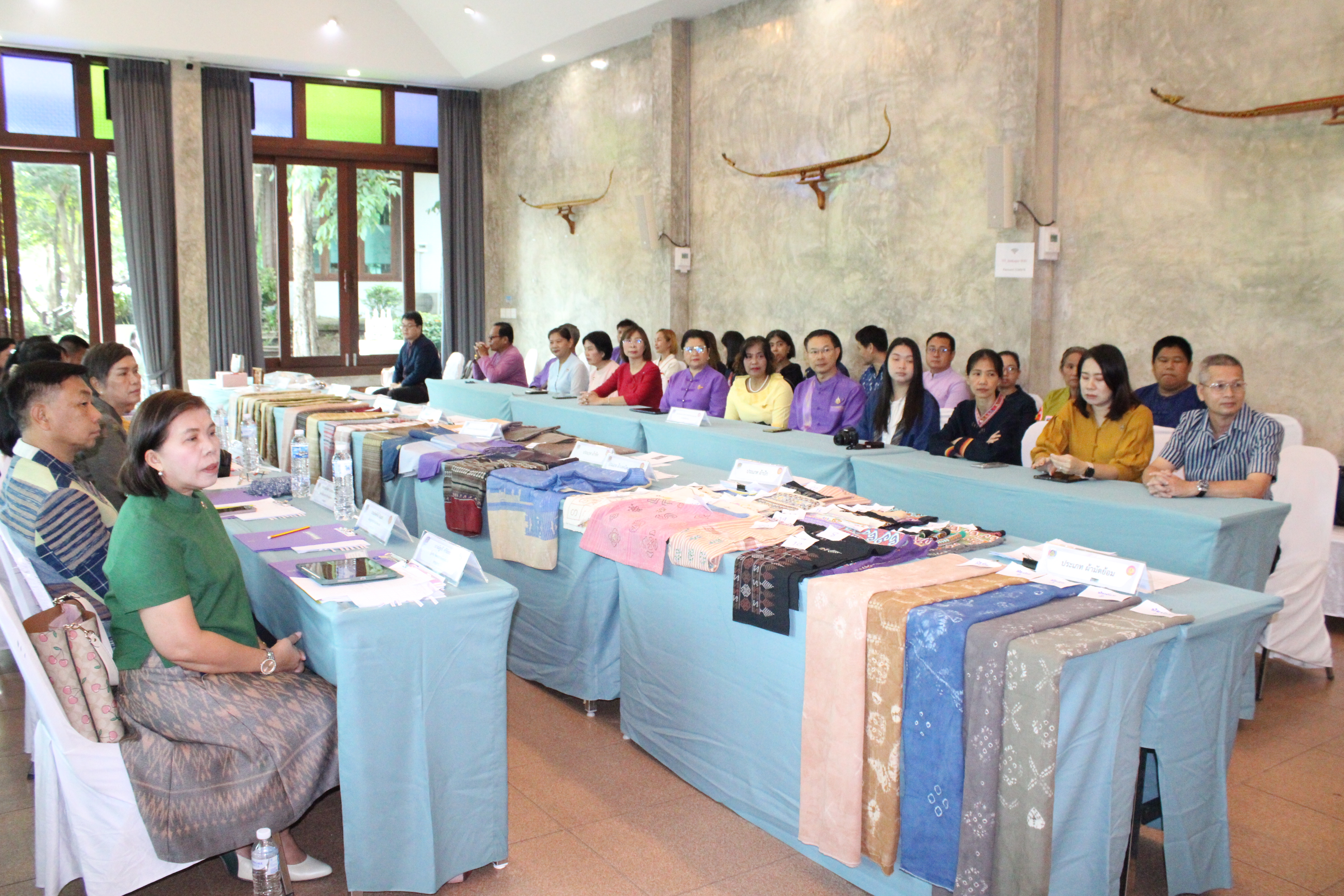 จังหวัดน่าน จัดกิจกรรมประกวดผ้าลายพระราชทาน “ผ้าลายศิริราชพัสตราภรณ์” และงานหัตถกรรมระดับจังหวัด ประจำปี 2568